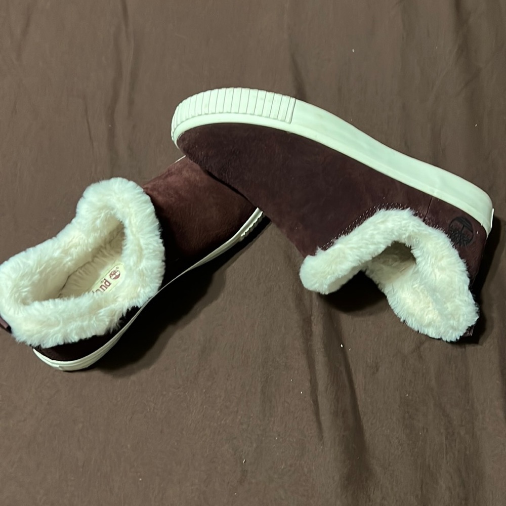 Warm shoes, size 6 white and burgundy
